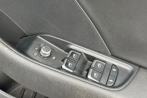 36 of 61 for Audi A3 2.0 TDI S line S Tronic quattro Euro 6 (s/s) 4dr (Nav)