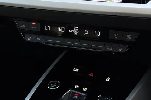 22 of 66 for Audi Q4 e-tron Q4 Sport 35 e-tron 125,00 kW