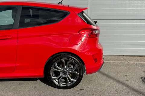 39 of 63 for Ford Fiesta 1.0T EcoBoost ST-Line Euro 6 (s/s) 3dr