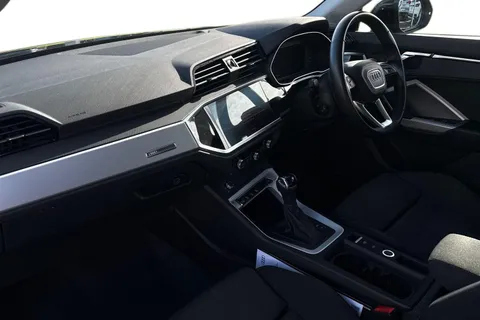 LT22KBV Audi Q3 Sport 35 TDI 150 PS S tronic Thumbnail #15