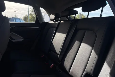LT22KBV Audi Q3 Sport 35 TDI 150 PS S tronic Thumbnail #19