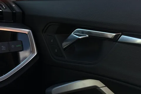 LT22KBV Audi Q3 Sport 35 TDI 150 PS S tronic Thumbnail #21