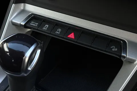 LT22KBV Audi Q3 Sport 35 TDI 150 PS S tronic Thumbnail #40