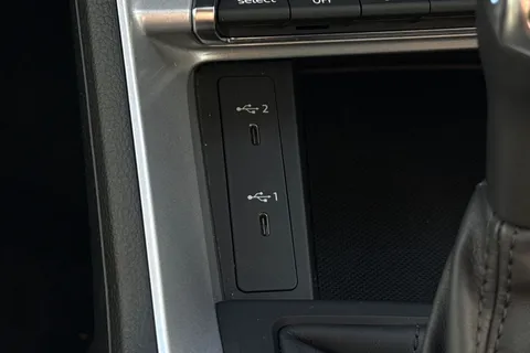 LT22KBV Audi Q3 Sport 35 TDI 150 PS S tronic Thumbnail #43