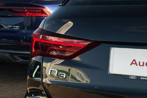 LT22KBV Audi Q3 Sport 35 TDI 150 PS S tronic Thumbnail #47