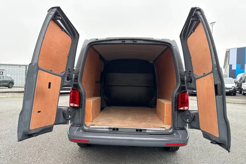 DG74EAW Volkswagen Transporter 2.0 TDI 110 Highline Van Thumbnail #7