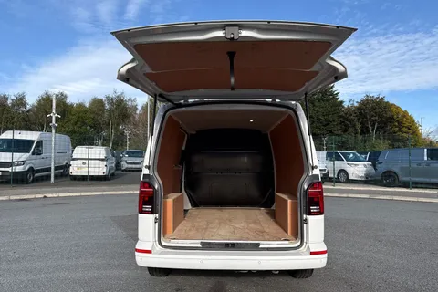 DG74EAX Volkswagen Transporter 2.0 TDI 110 Highline Van Thumbnail #7