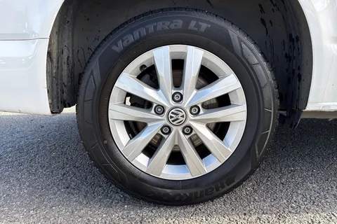 DG74EAX Volkswagen Transporter 2.0 TDI 110 Highline Van Thumbnail #11