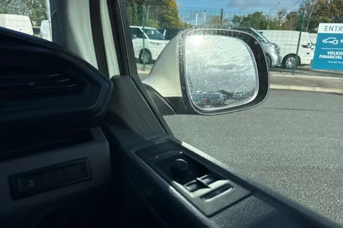 DG74EAX Volkswagen Transporter 2.0 TDI 110 Highline Van Thumbnail #21