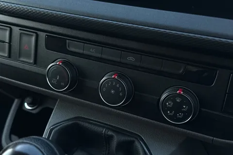 DG74EAX Volkswagen Transporter 2.0 TDI 110 Highline Van Thumbnail #22