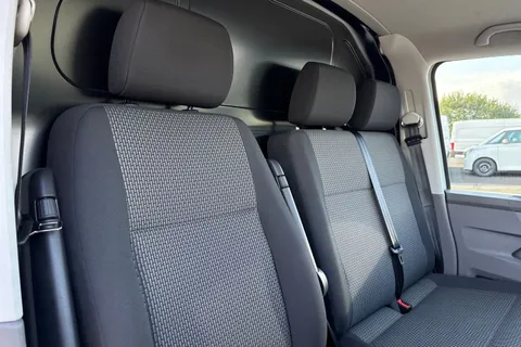 DG74EAX Volkswagen Transporter 2.0 TDI 110 Highline Van Thumbnail #24