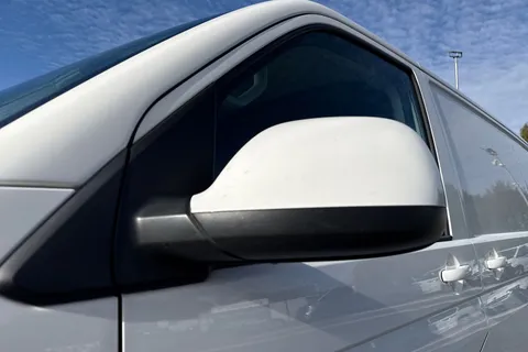 DG74EAX Volkswagen Transporter 2.0 TDI 110 Highline Van Thumbnail #27
