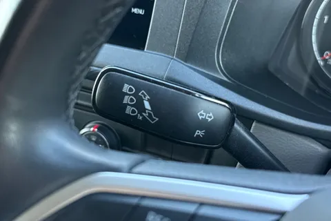 DG74EAX Volkswagen Transporter 2.0 TDI 110 Highline Van Thumbnail #37