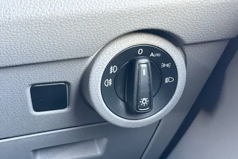 DG74EAX Volkswagen Transporter 2.0 TDI 110 Highline Van Thumbnail #42