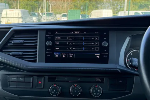 DG74EAX Volkswagen Transporter 2.0 TDI 110 Highline Van Thumbnail #48