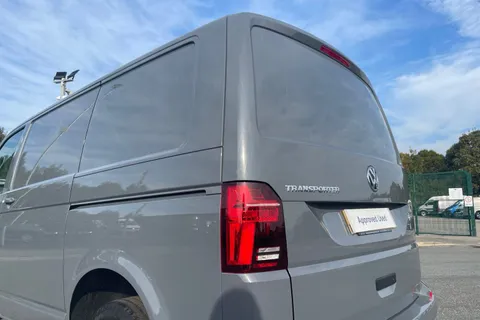 DE74BGX Volkswagen Transporter 2.0 TDI 110 Highline Van Thumbnail #8