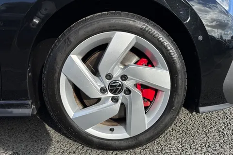 KP25NNT Volkswagen Golf 1.5 TSI 272 GTE eHybrid 5dr DSG Thumbnail #10