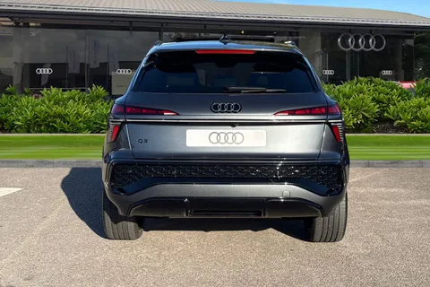 Audi Q3 1.5 e-hybrid Launch Edition S Tronic Euro 6 (s/s) 5dr 26kWh Thumbnail #5