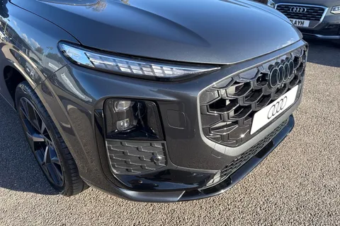 Audi Q3 1.5 e-hybrid Launch Edition S Tronic Euro 6 (s/s) 5dr 26kWh Thumbnail #9