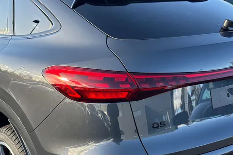  Audi Q5 2.0 TDI Edition 1 Sportback S Tronic quattro Euro 6 (s/s) 5dr Thumbnail #16
