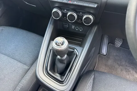 BU71YMZ Renault Clio 1.0 TCe Iconic Euro 6 (s/s) 5dr Thumbnail #24