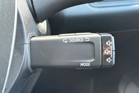 BU71YMZ Renault Clio 1.0 TCe Iconic Euro 6 (s/s) 5dr Thumbnail #39