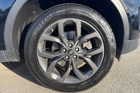 DU68YWR Land Rover Discovery Sport 2.0 TD4 Landmark Auto 4WD Euro 6 (s/s) 5dr Thumbnail #7