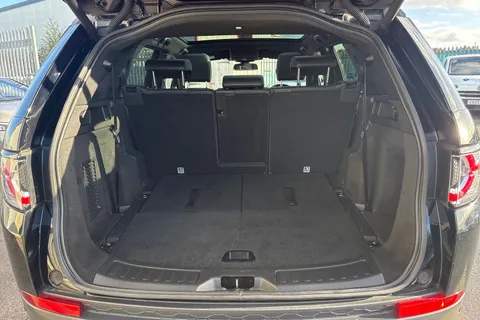 DU68YWR Land Rover Discovery Sport 2.0 TD4 Landmark Auto 4WD Euro 6 (s/s) 5dr Thumbnail #10