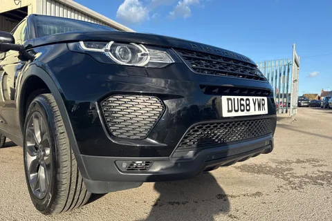DU68YWR Land Rover Discovery Sport 2.0 TD4 Landmark Auto 4WD Euro 6 (s/s) 5dr Thumbnail #17