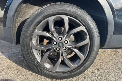 DU68YWR Land Rover Discovery Sport 2.0 TD4 Landmark Auto 4WD Euro 6 (s/s) 5dr Thumbnail #24