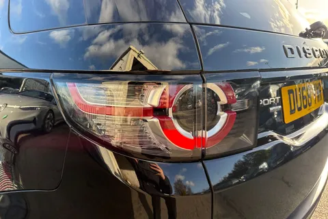 DU68YWR Land Rover Discovery Sport 2.0 TD4 Landmark Auto 4WD Euro 6 (s/s) 5dr Thumbnail #25