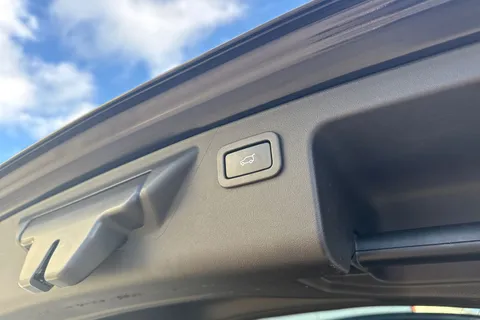 DU68YWR Land Rover Discovery Sport 2.0 TD4 Landmark Auto 4WD Euro 6 (s/s) 5dr Thumbnail #28