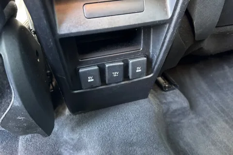 DU68YWR Land Rover Discovery Sport 2.0 TD4 Landmark Auto 4WD Euro 6 (s/s) 5dr Thumbnail #36