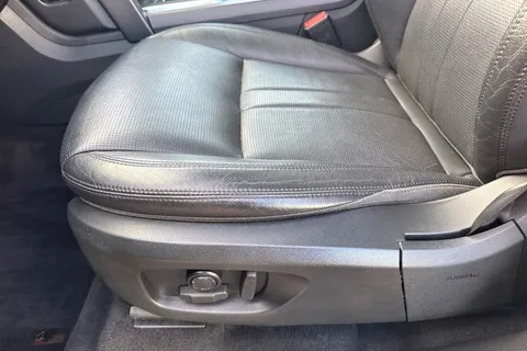 DU68YWR Land Rover Discovery Sport 2.0 TD4 Landmark Auto 4WD Euro 6 (s/s) 5dr Thumbnail #39