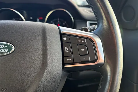 DU68YWR Land Rover Discovery Sport 2.0 TD4 Landmark Auto 4WD Euro 6 (s/s) 5dr Thumbnail #45