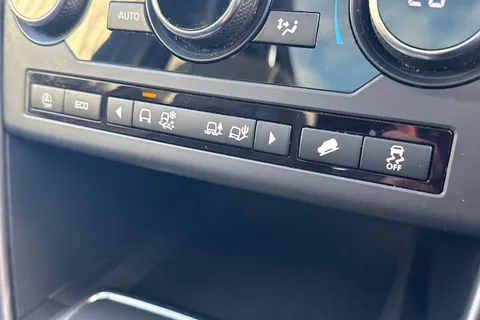 DU68YWR Land Rover Discovery Sport 2.0 TD4 Landmark Auto 4WD Euro 6 (s/s) 5dr Thumbnail #46