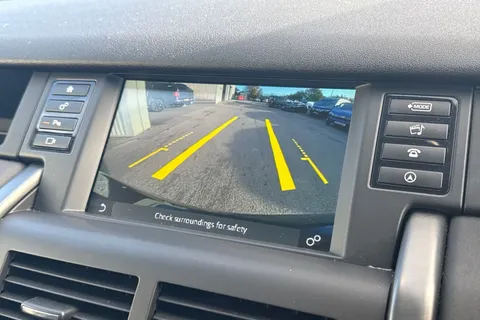 DU68YWR Land Rover Discovery Sport 2.0 TD4 Landmark Auto 4WD Euro 6 (s/s) 5dr Thumbnail #47