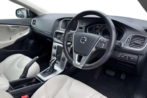 KV69OCB Volvo V40 1.5 T3 Inscription Edition Auto Euro 6 (s/s) 5dr Thumbnail #8