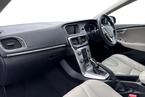 KV69OCB Volvo V40 1.5 T3 Inscription Edition Auto Euro 6 (s/s) 5dr Thumbnail #9