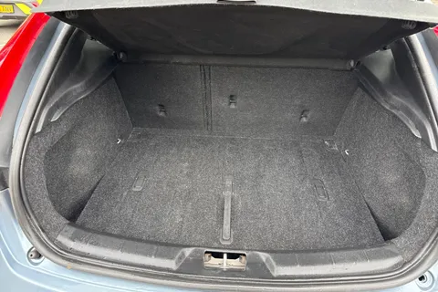 KV69OCB Volvo V40 1.5 T3 Inscription Edition Auto Euro 6 (s/s) 5dr Thumbnail #10