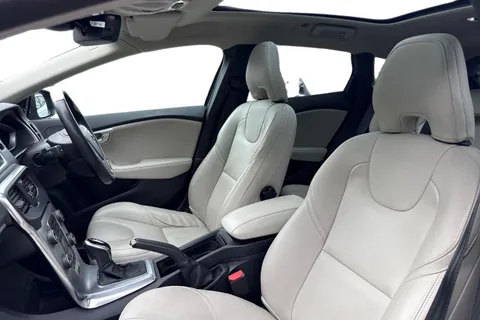 KV69OCB Volvo V40 1.5 T3 Inscription Edition Auto Euro 6 (s/s) 5dr Thumbnail #11