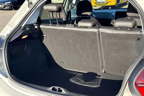 DA67BGV PEUGEOT 208 1.2 PureTech GT Line Euro 6 (s/s) 5dr Thumbnail #7