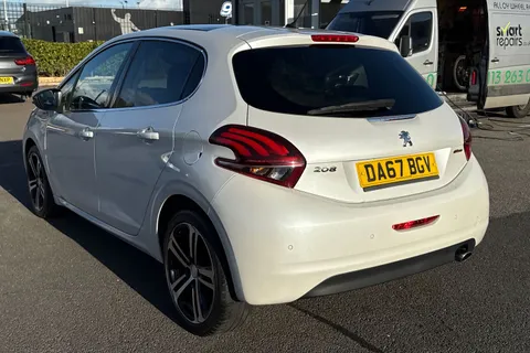 DA67BGV PEUGEOT 208 1.2 PureTech GT Line Euro 6 (s/s) 5dr Thumbnail #8