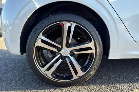 DA67BGV PEUGEOT 208 1.2 PureTech GT Line Euro 6 (s/s) 5dr Thumbnail #11