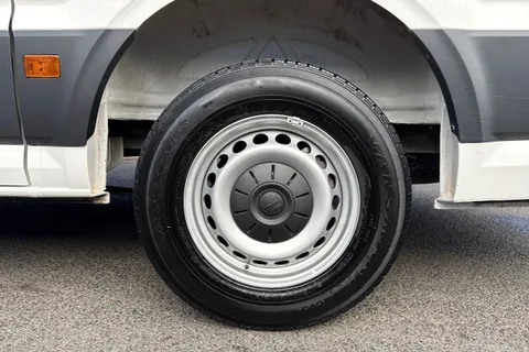 DE24ZGO Volkswagen Crafter 2.0 TDI 140PS Commerce Plus High Roof Van Thumbnail #10