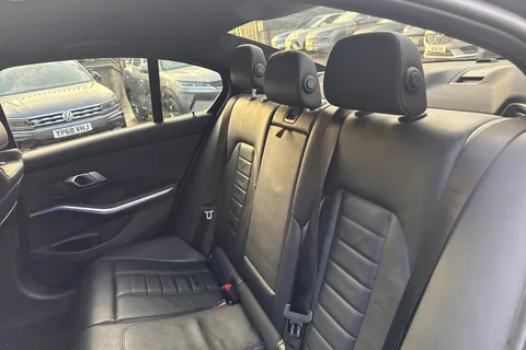 YC21GCU BMW 3 Series 2.0 320i M Sport Auto Euro 6 (s/s) 4dr Thumbnail #15