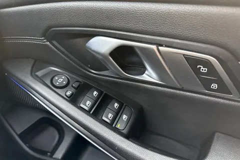 YC21GCU BMW 3 Series 2.0 320i M Sport Auto Euro 6 (s/s) 4dr Thumbnail #19