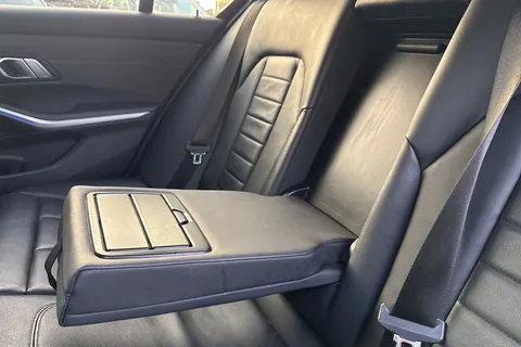 YC21GCU BMW 3 Series 2.0 320i M Sport Auto Euro 6 (s/s) 4dr Thumbnail #26