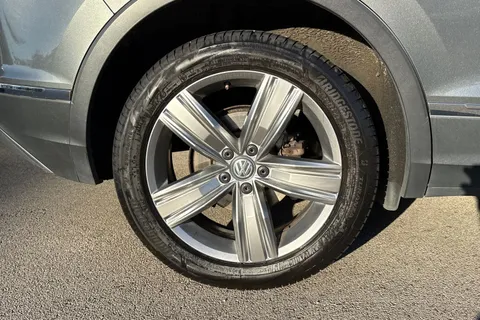 MD66VOJ Volkswagen Tiguan 2.0 TDI BlueMotion Tech SEL 4Motion Euro 6 (s/s) 5dr Thumbnail #10