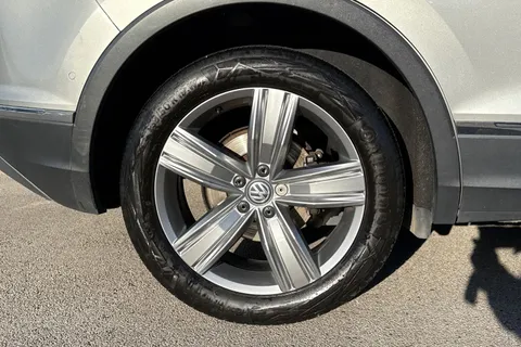 MD18NXO Volkswagen Tiguan 2.0 TDI SEL DSG Euro 6 (s/s) 5dr Thumbnail #10